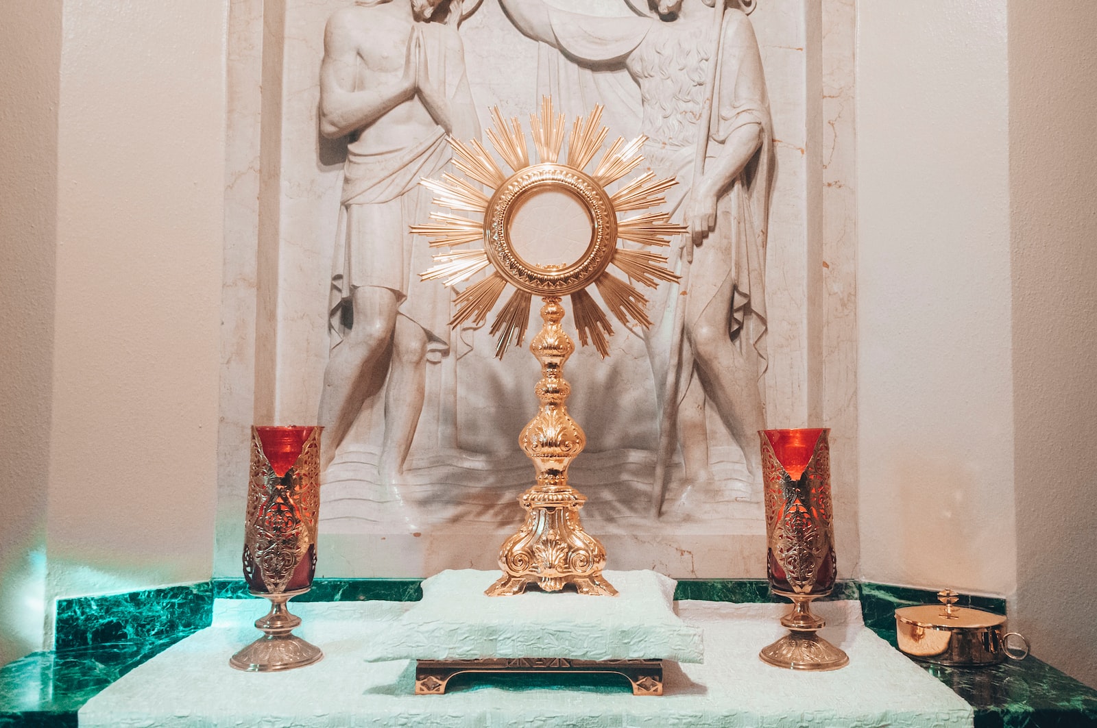 Żywe Ciało Jezusa w monstrancji.