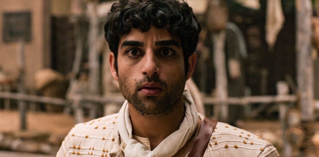 Zaszokowany Mateusz w serialu The Chosen.